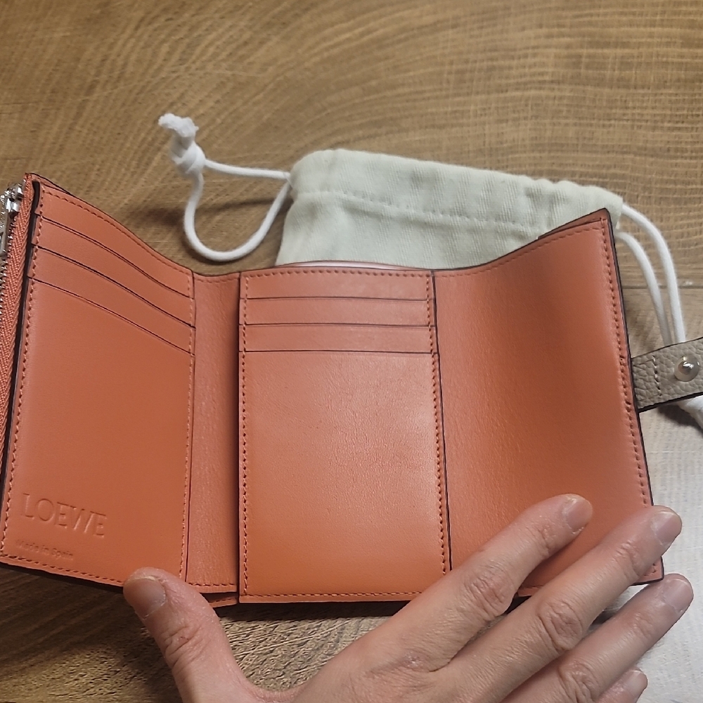 Loewe Small Vertical Wallet In Soft Grained Leather Light Oat/Honey - Picture 6 of 16